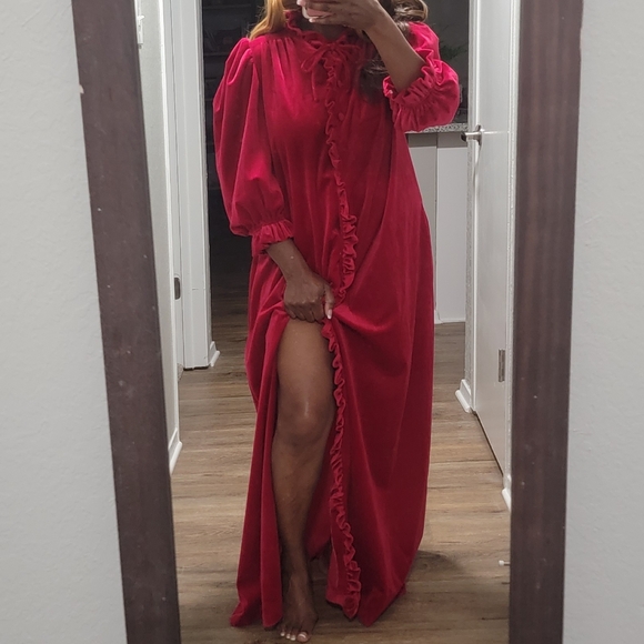 VTG  | Red Velour House Coat W/ Puffy Sleeves - Picture 1 of 11